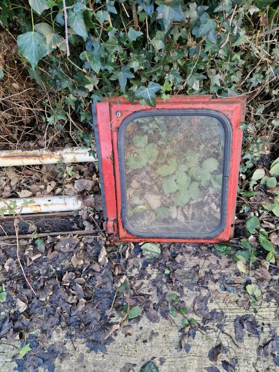 Cab glass for fergusion  135 - Image 2