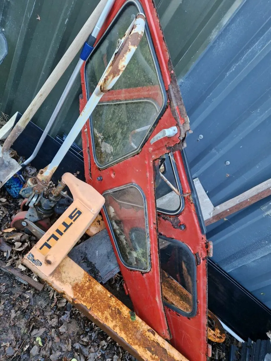 Cab glass for fergusion  135 - Image 4