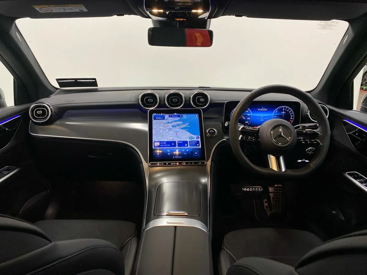 Mercedes-Benz GLC GLC 300 URBAN EDITION E 4MATIC - Image 3