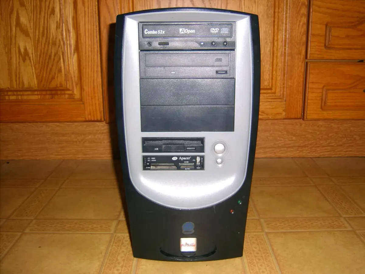 empty computer box - Image 1