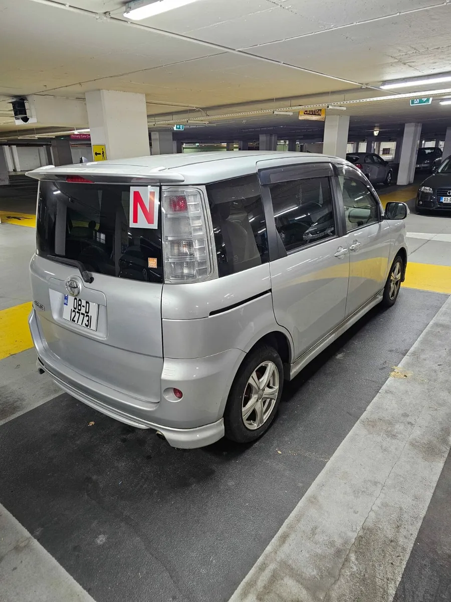 Toyota Sienta, 7 seats Auto variant of Yaris cross - Image 2