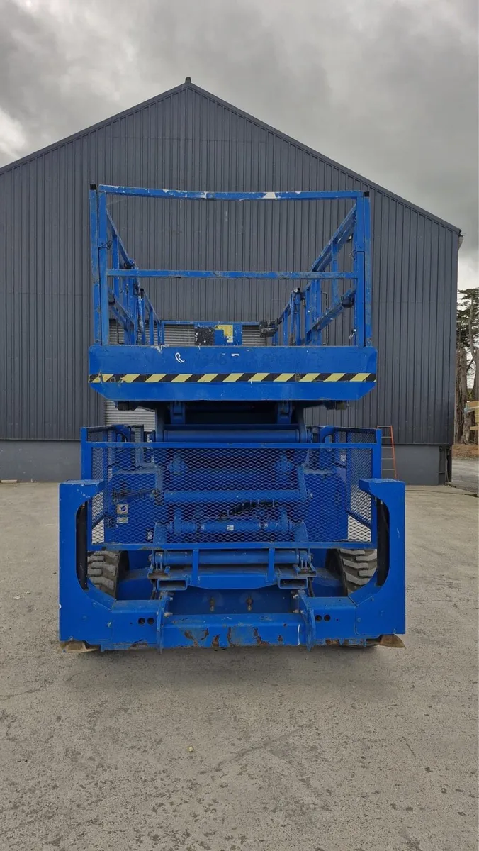 Genie Scissors Hoist - Image 3