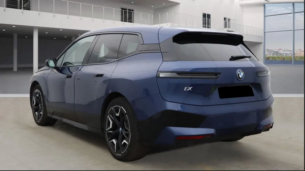 2022 BMW iX  XDRIVE40 M SPORT // PANORAMIC ROOF - Image 3