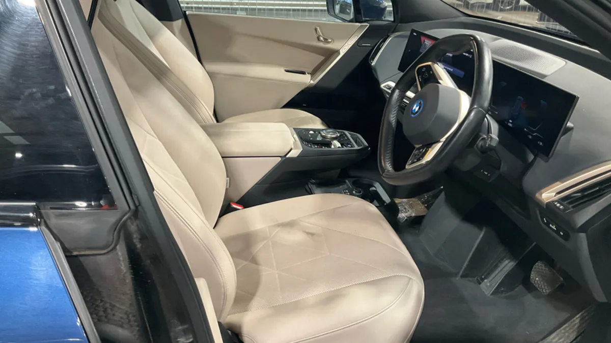 2022 BMW iX  XDRIVE40 M SPORT // PANORAMIC ROOF - Image 2