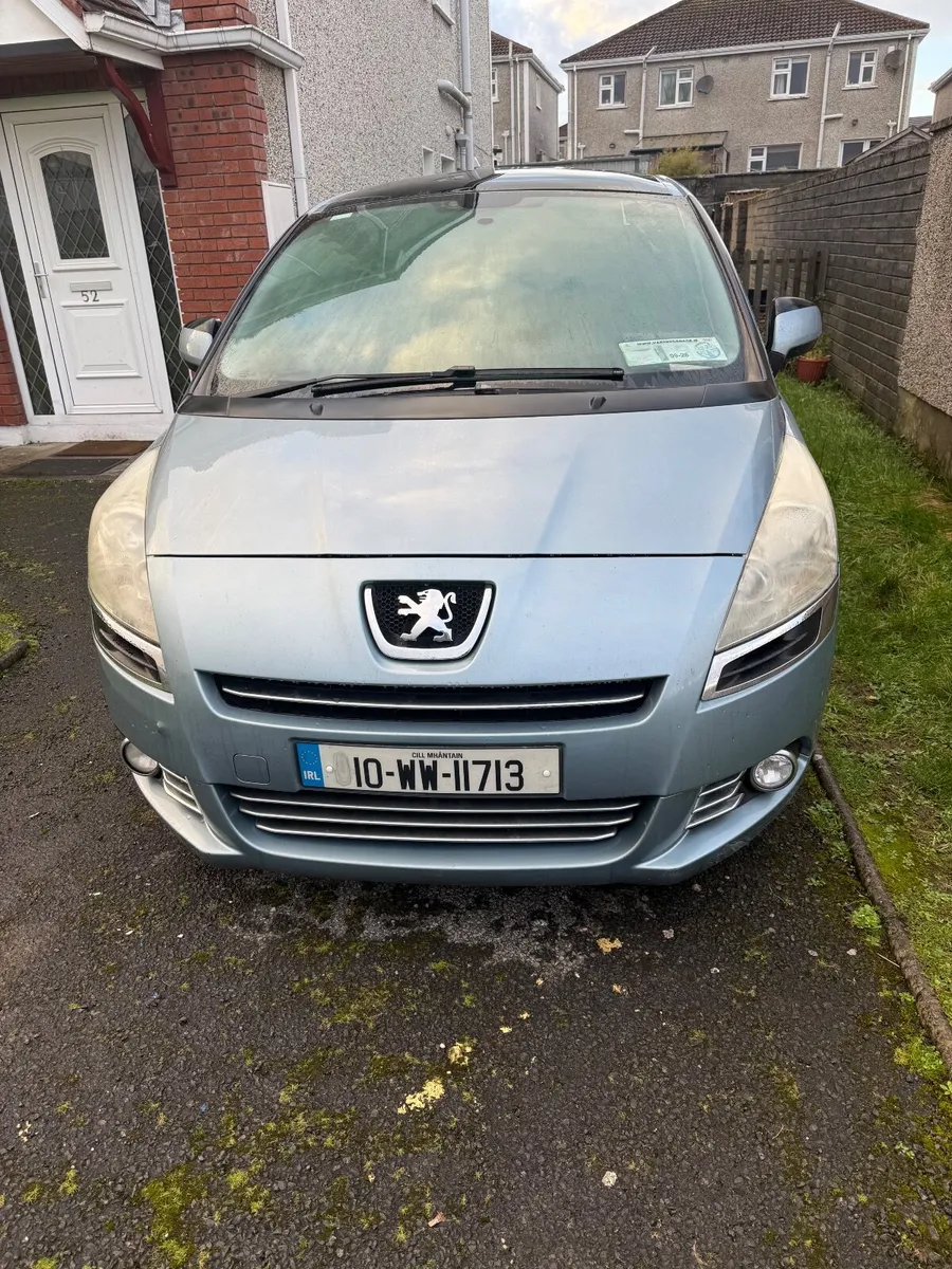Peugeot 5008 2010 - Image 1