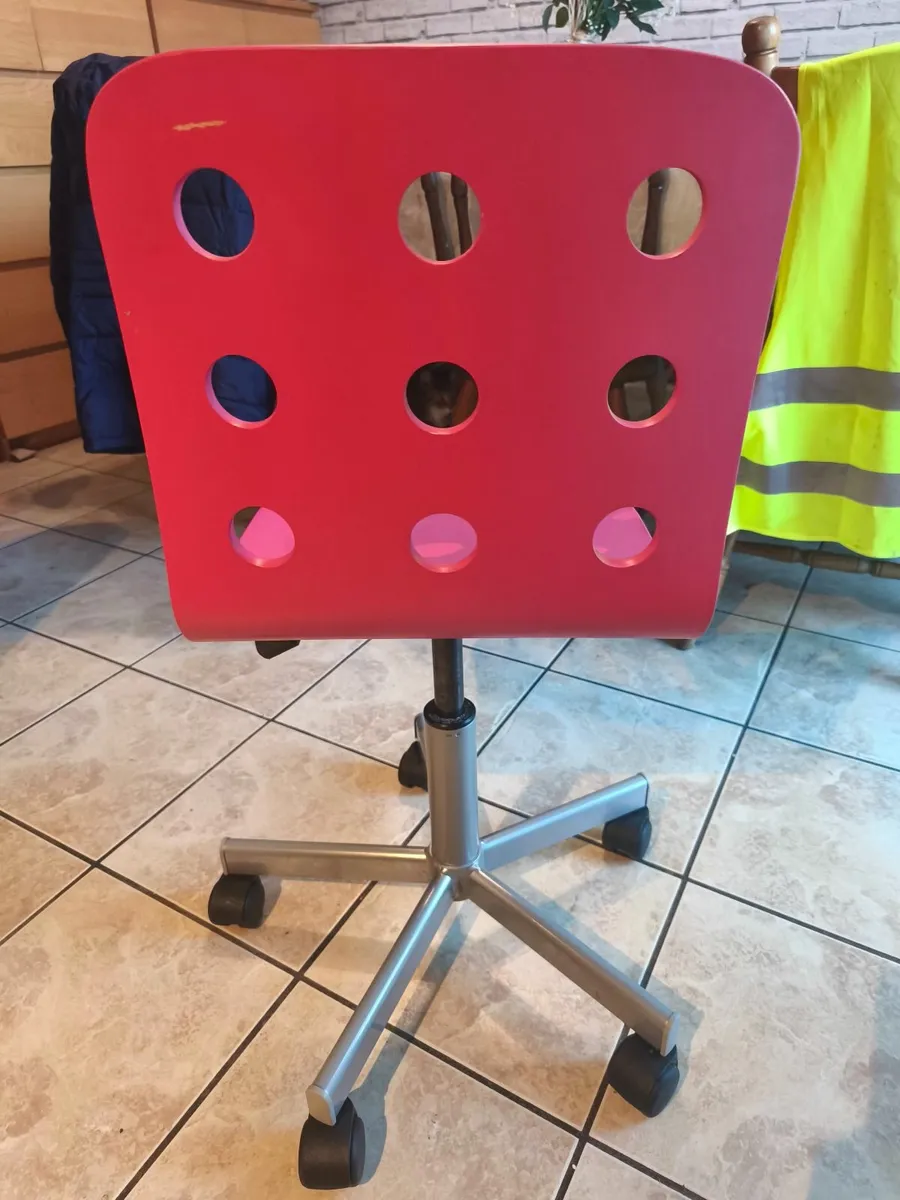 Kids pink swivel chair - Image 2