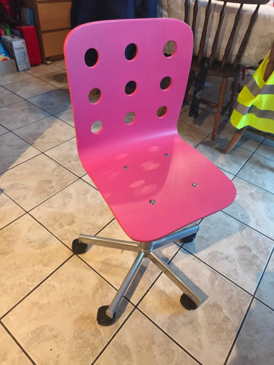 Kids pink swivel chair - Image 3