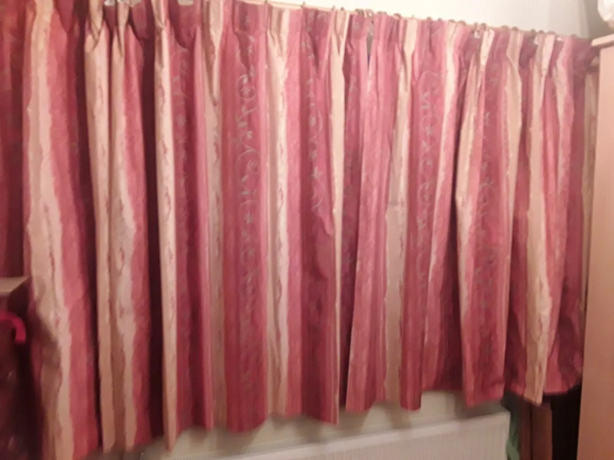 Lovely drapes as new - Image 1