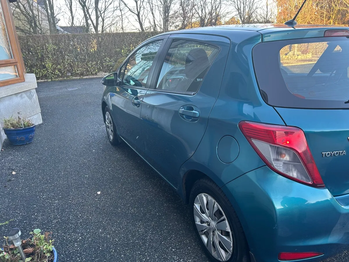 Toyota Yaris 2012 - Image 3