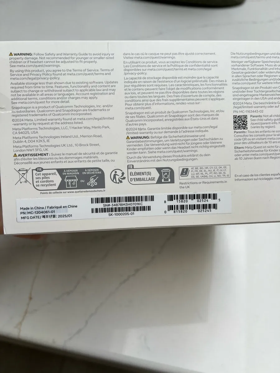 Quest 3s VR headset - Image 3