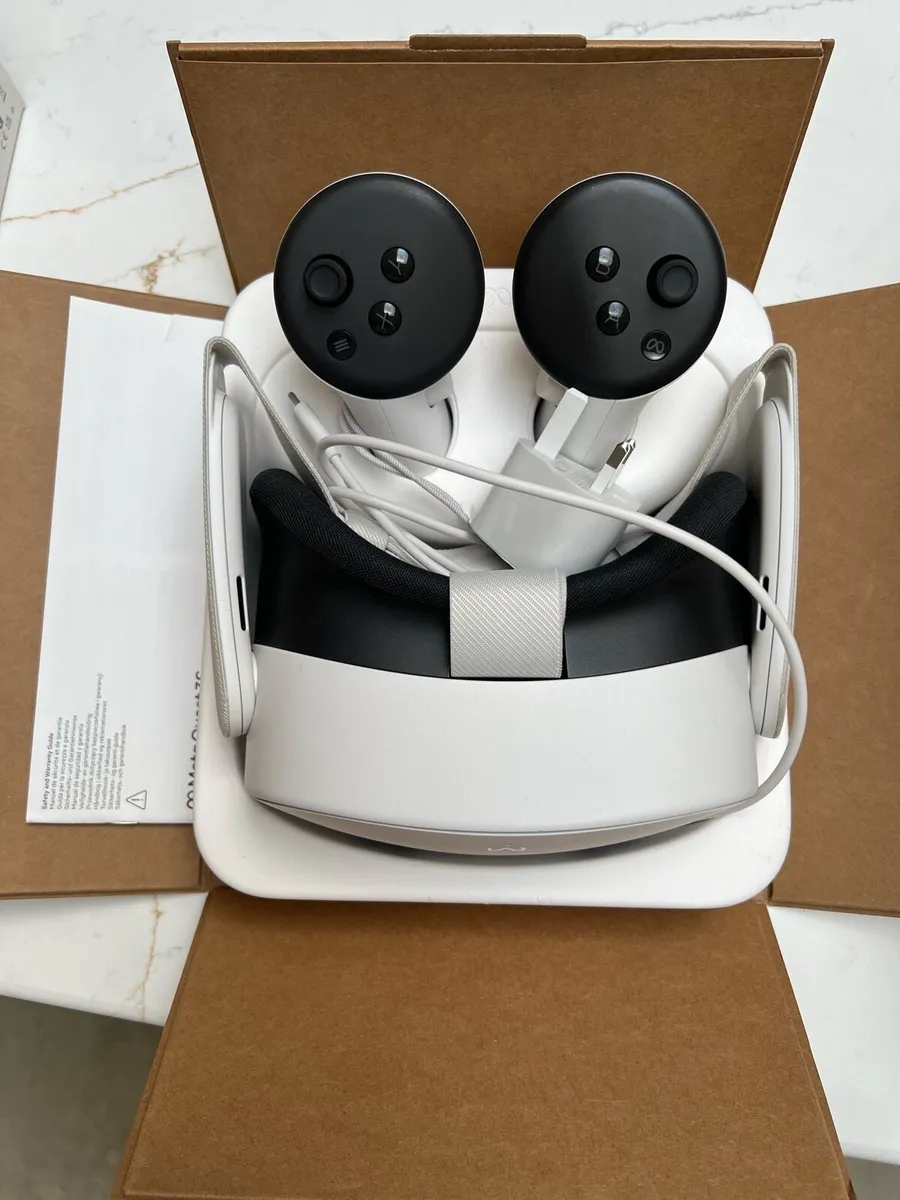 Quest 3s VR headset - Image 4