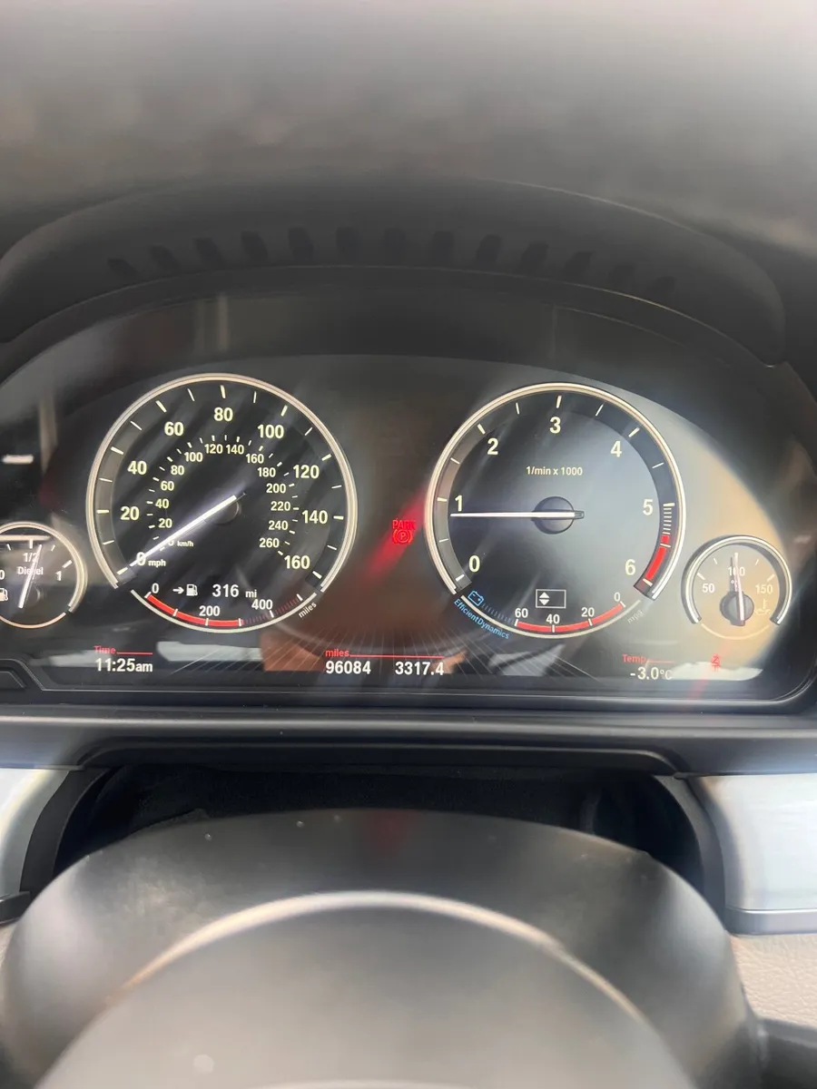 BMW M SPORT 5-Series 2015 - Image 2