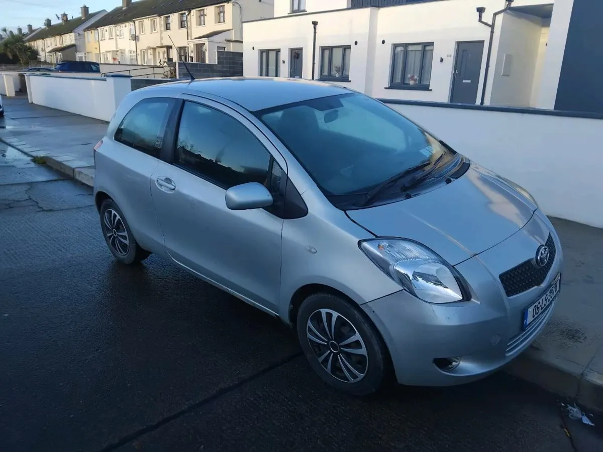 Toyota yaris AUTOMATIC - Image 2