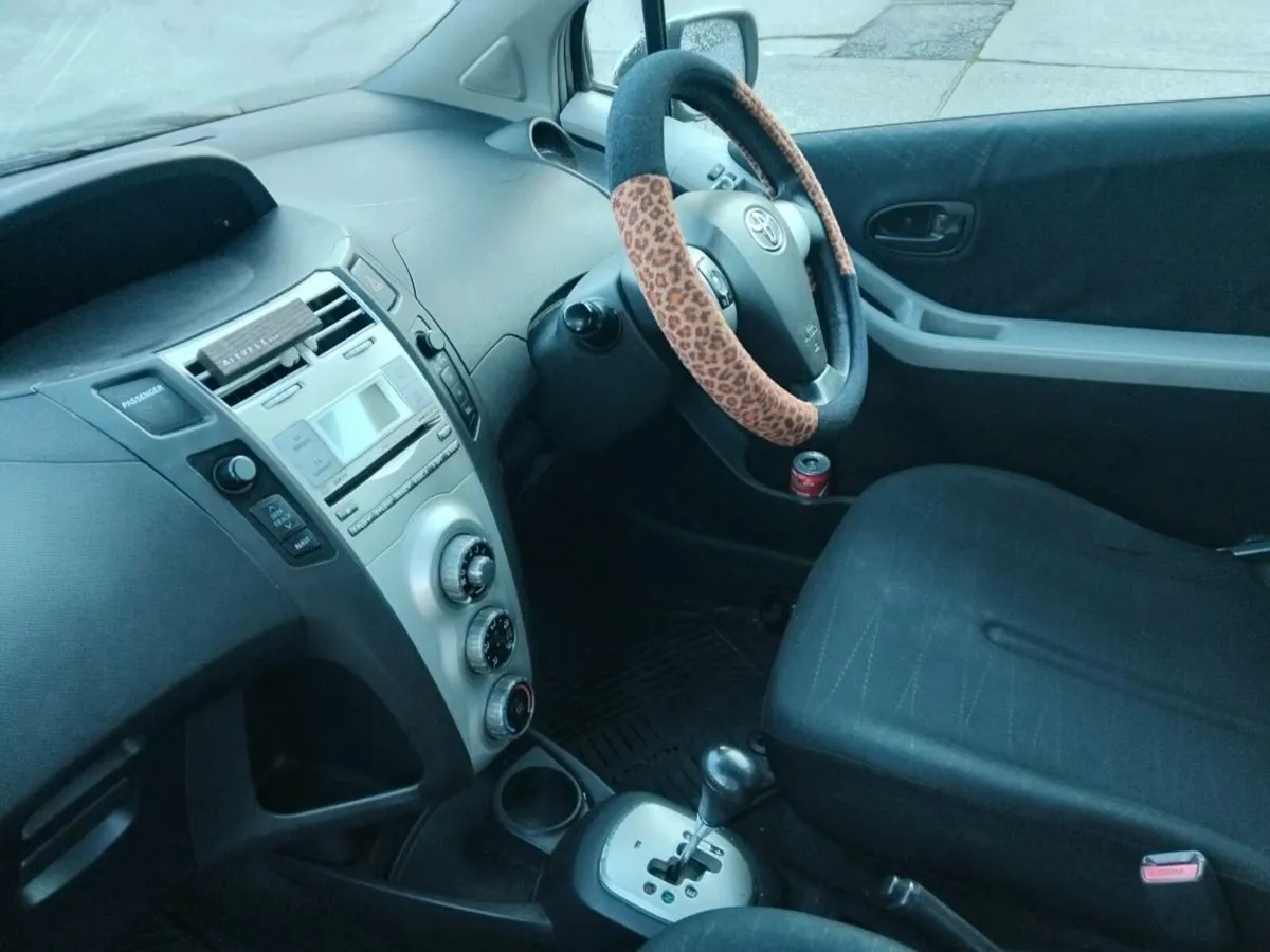 Toyota yaris AUTOMATIC - Image 4