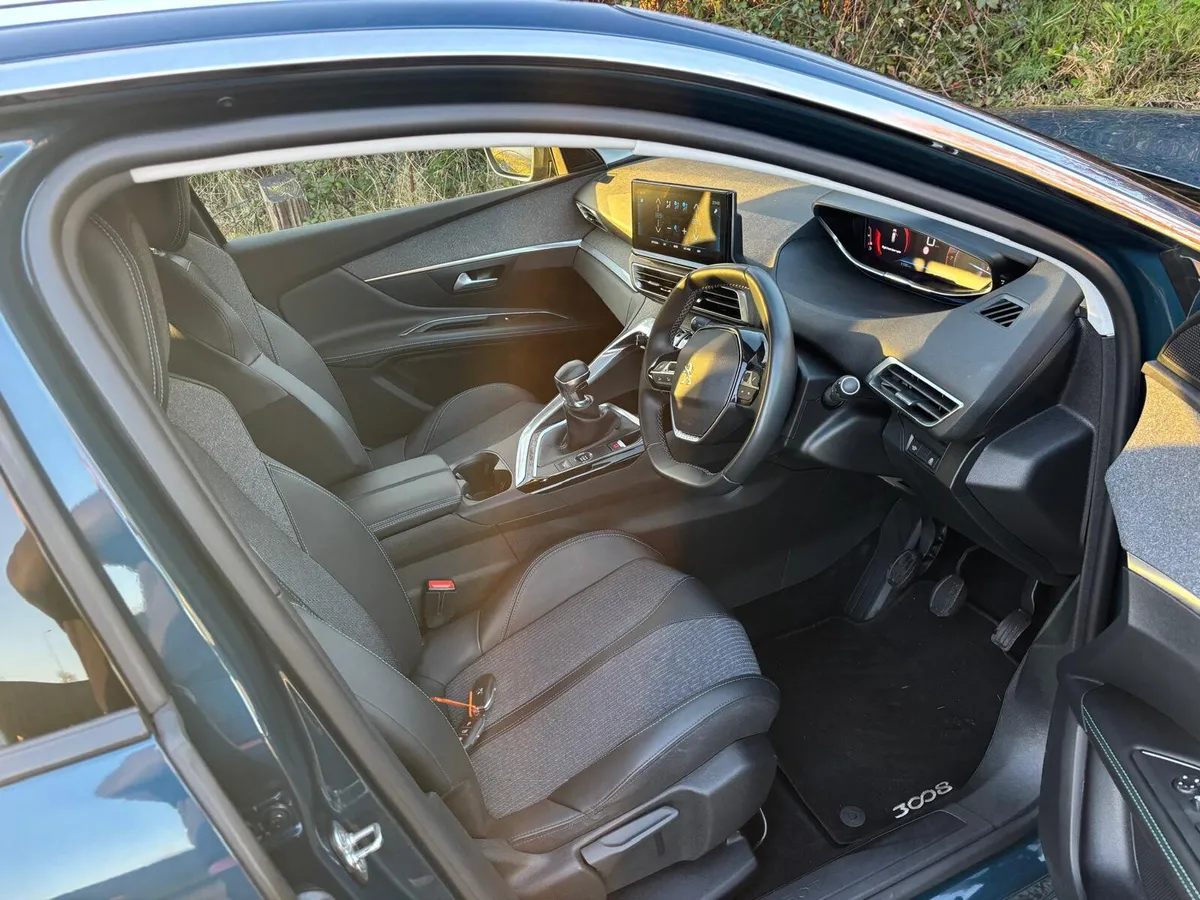 Peugeot 3008 2022 - Image 2