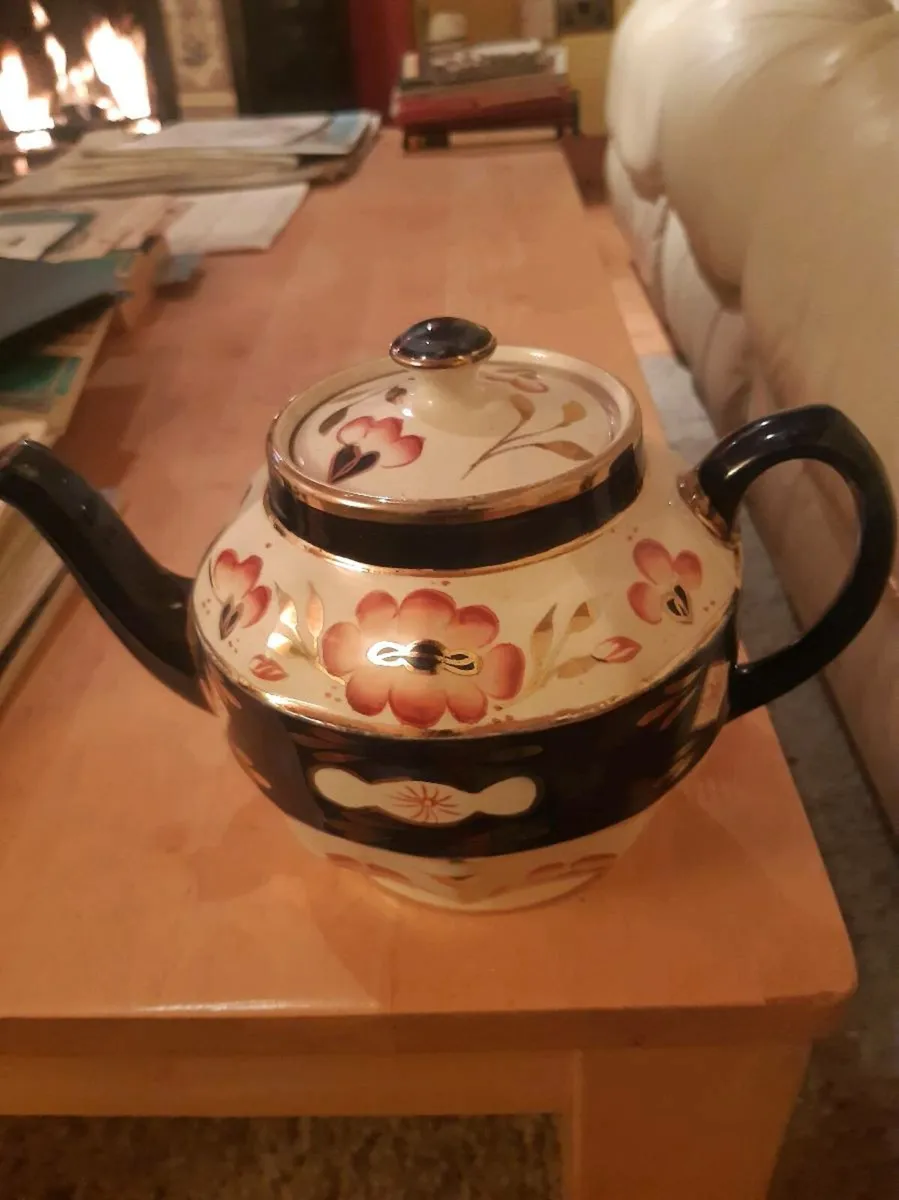 Vintage Tea Pot - Image 1