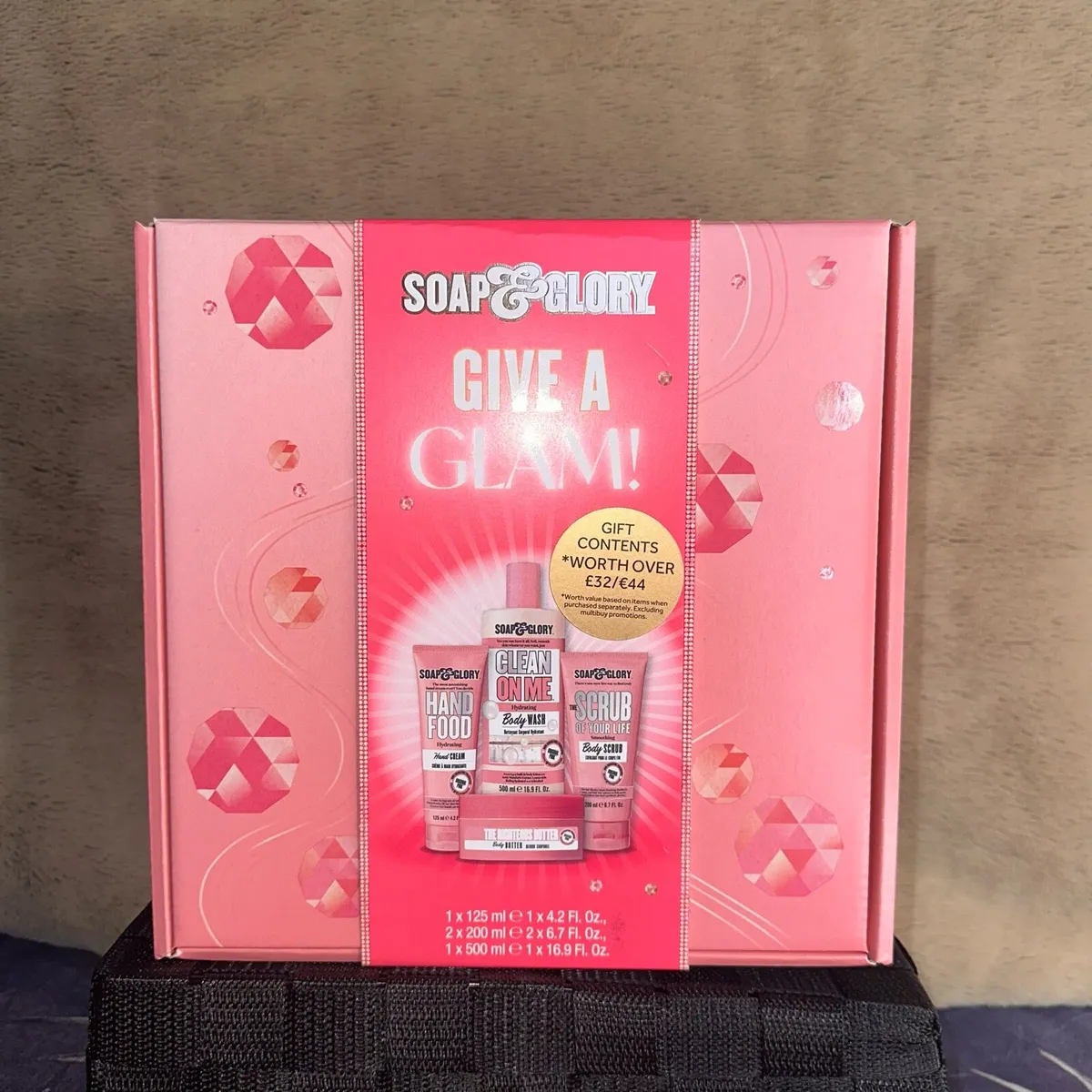 Soap & Glory Give a Glam set - Image 1