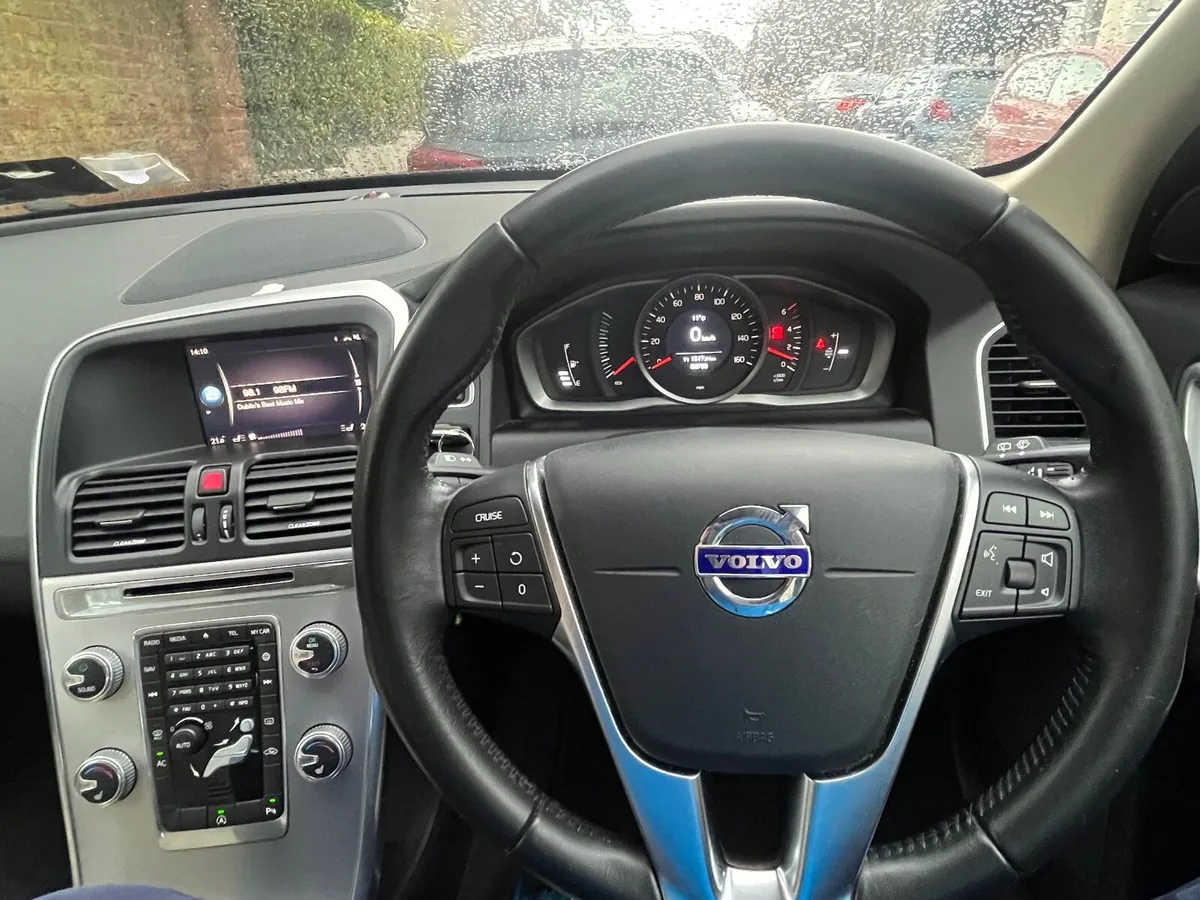 Volvo XC60 2017 - Image 2