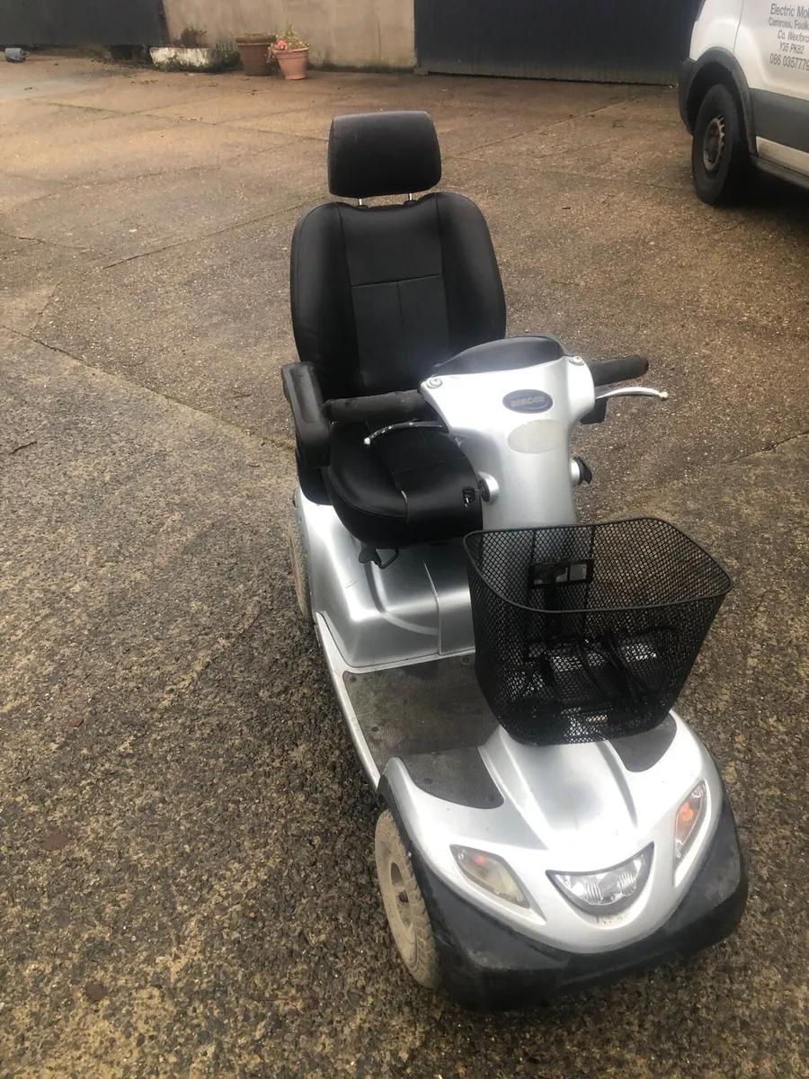 Large mobility scooter - Image 1
