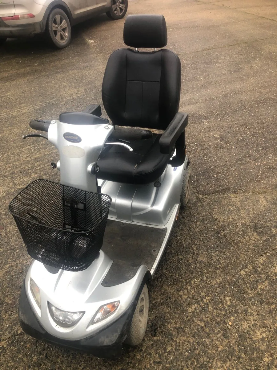 Large mobility scooter - Image 2