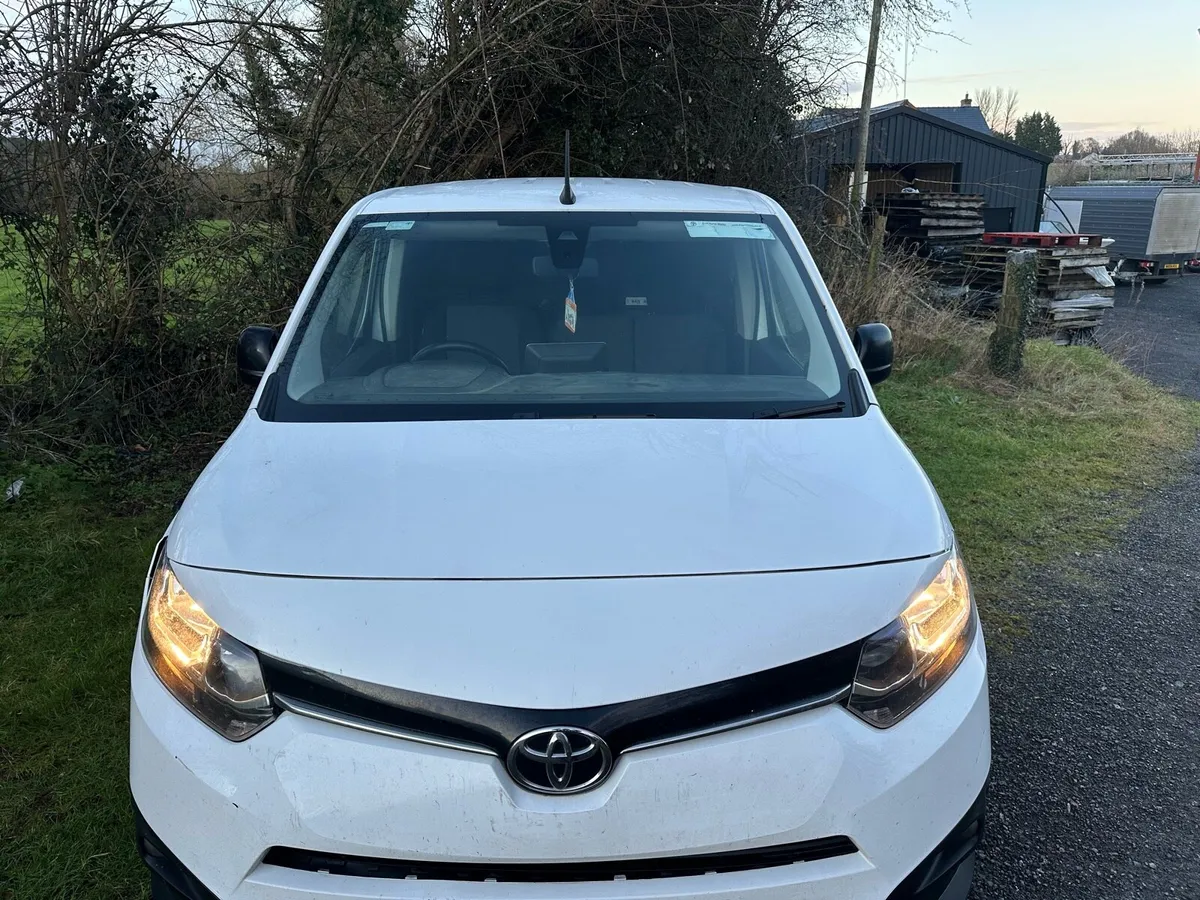 222 Toyota Proace - Image 2