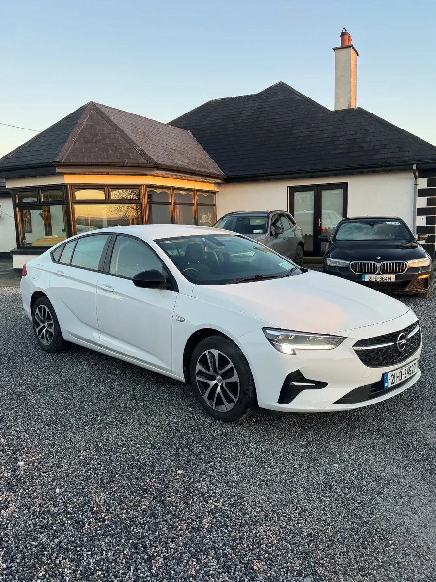 Opel Insignia 2021 diesel - Image 1