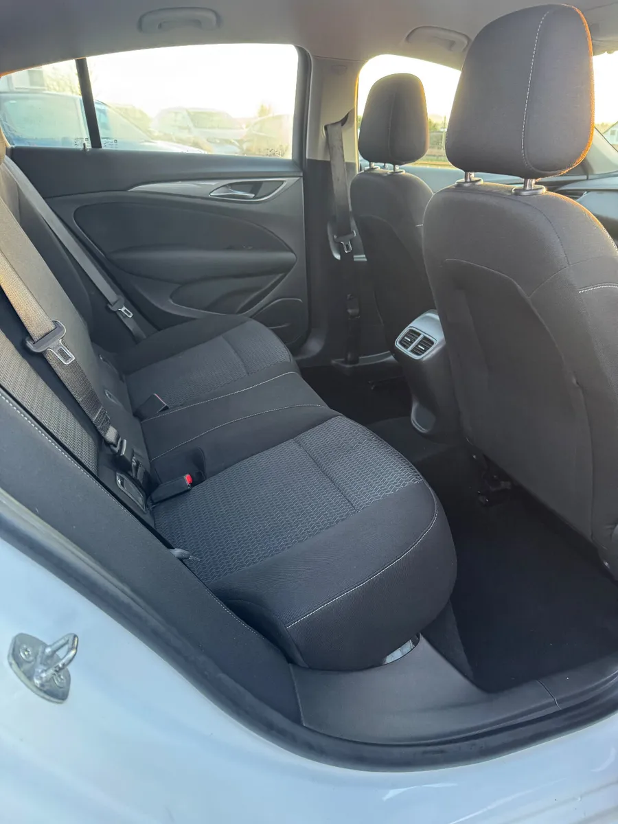 Opel Insignia 2021 diesel - Image 4