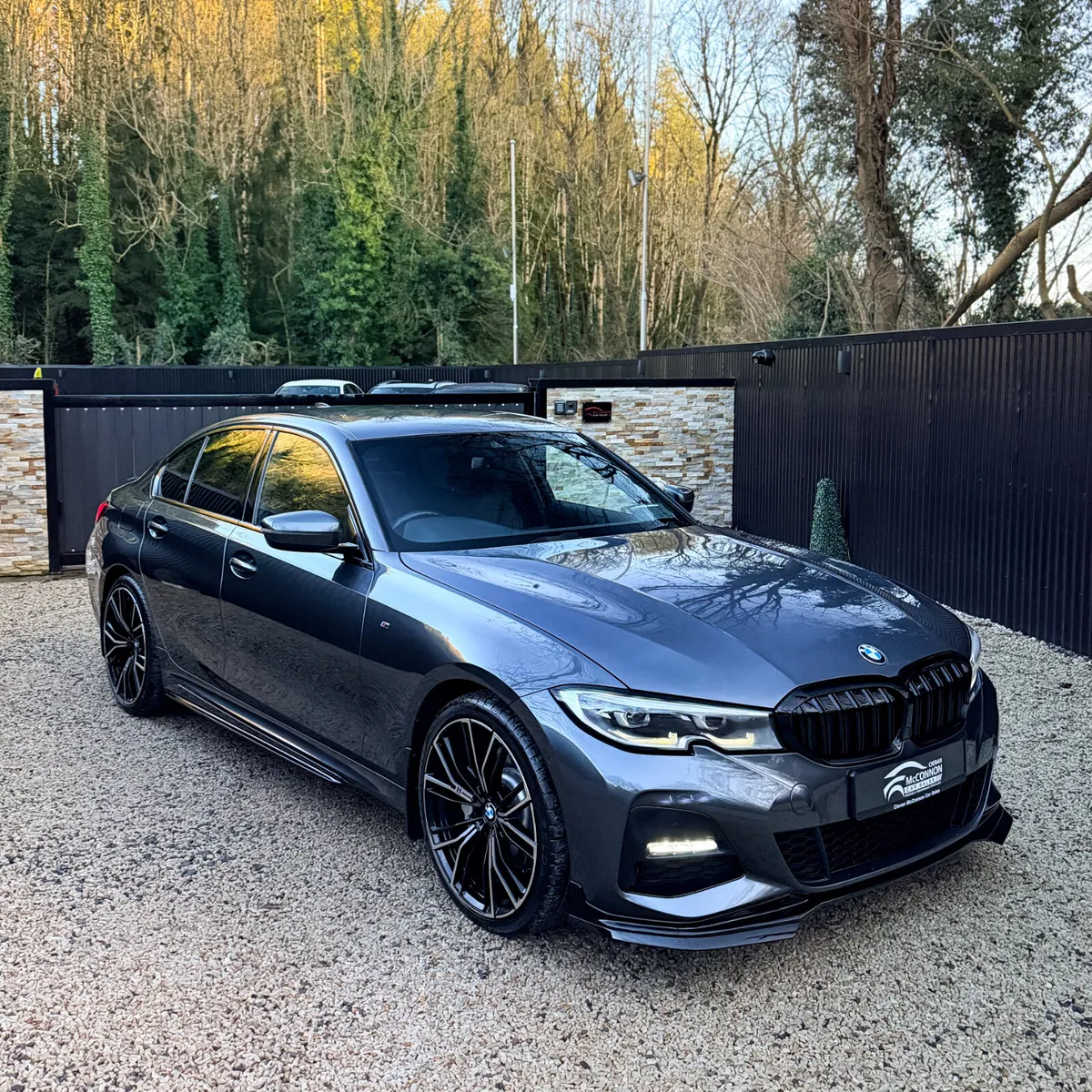 2020 (201)  BMW 330e M-SPORT  290BHP *VALUE ALERT - Image 1