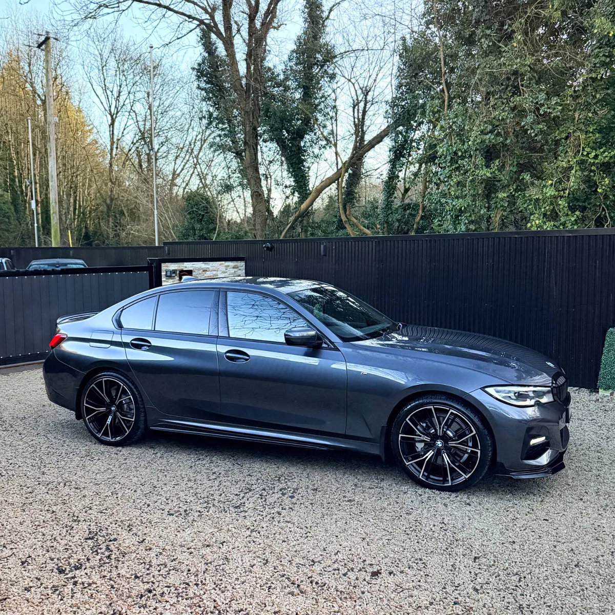 2020 (201)  BMW 330e M-SPORT  290BHP *VALUE ALERT - Image 4
