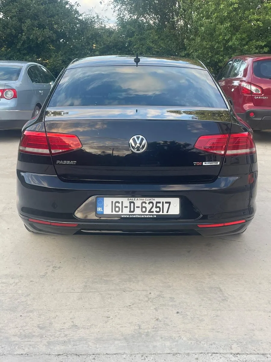 Volkswagen Passat 2016 - Image 2