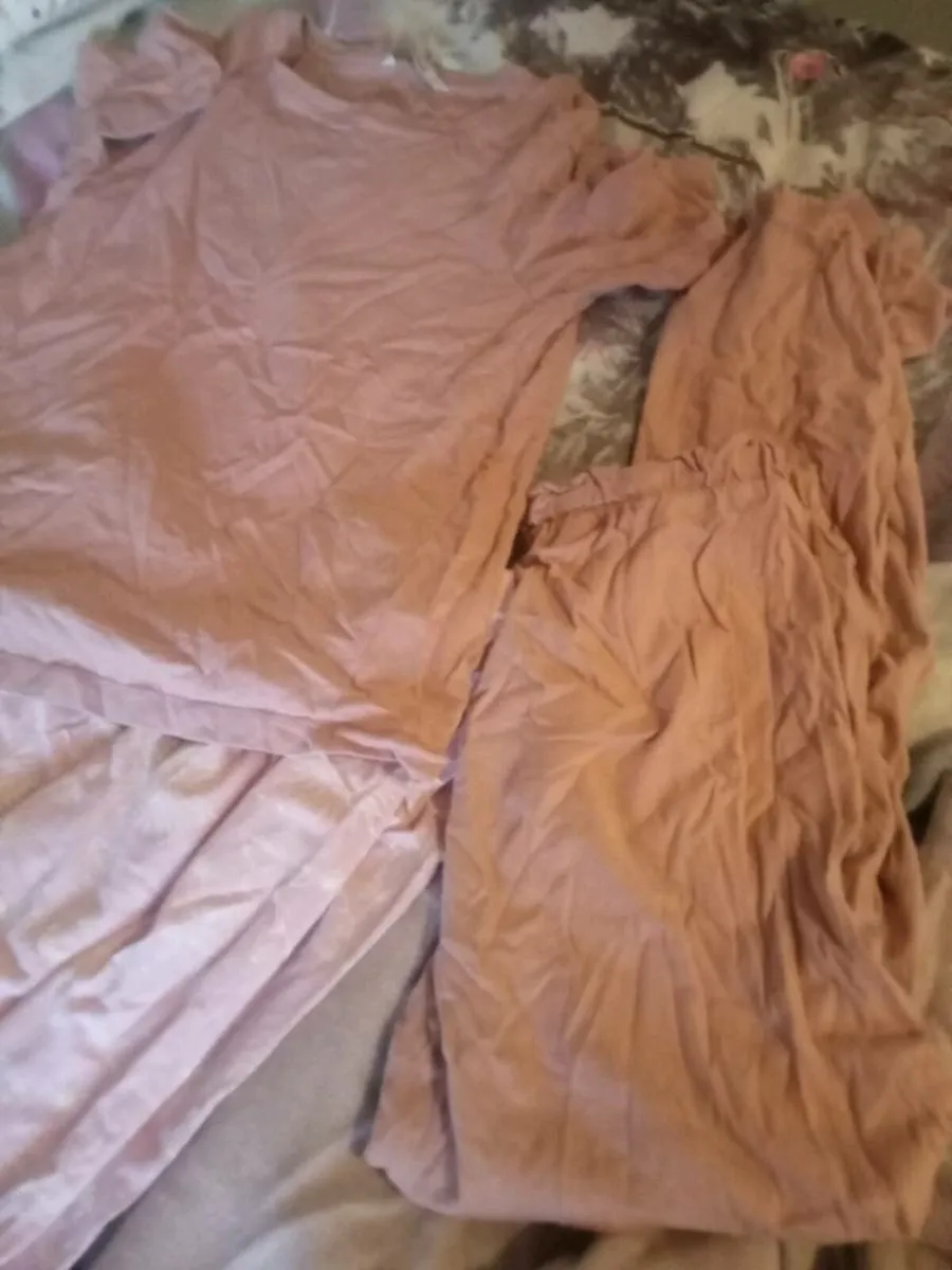 Ladies pjs and dressing gowns bundle size 10 free - Image 4