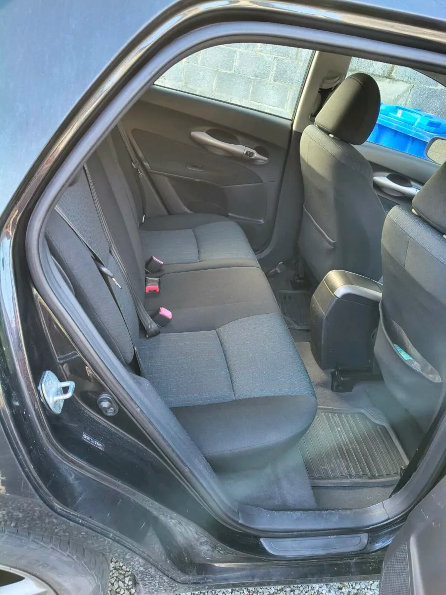 Car Toyota Auris - Image 3