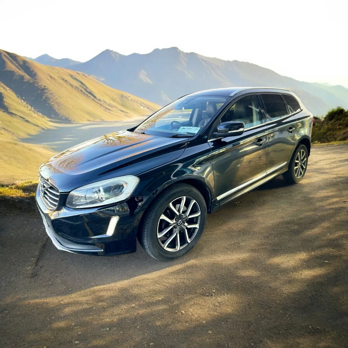 2016 Volvo XC60 D4 Auto (190hp) SE LUX Geartronic - Image 1