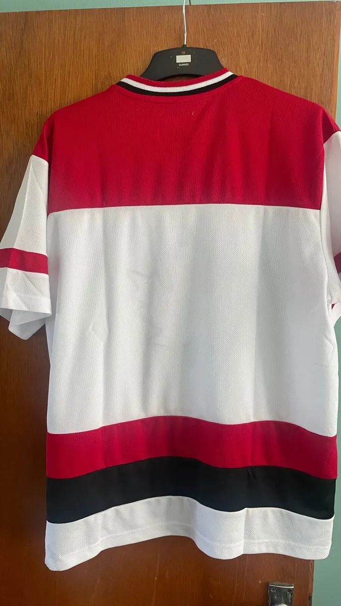 New Canada jersey large - Image 2