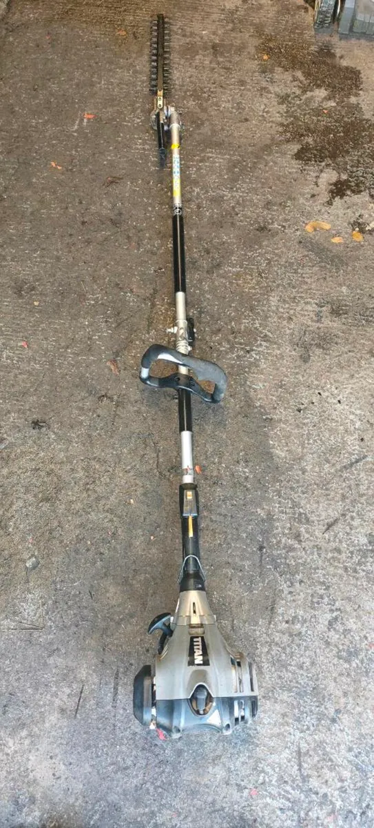 Titan long reach hedge trimmer - Image 1