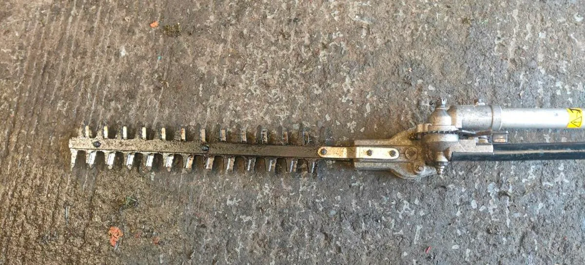 Titan long reach hedge trimmer - Image 3