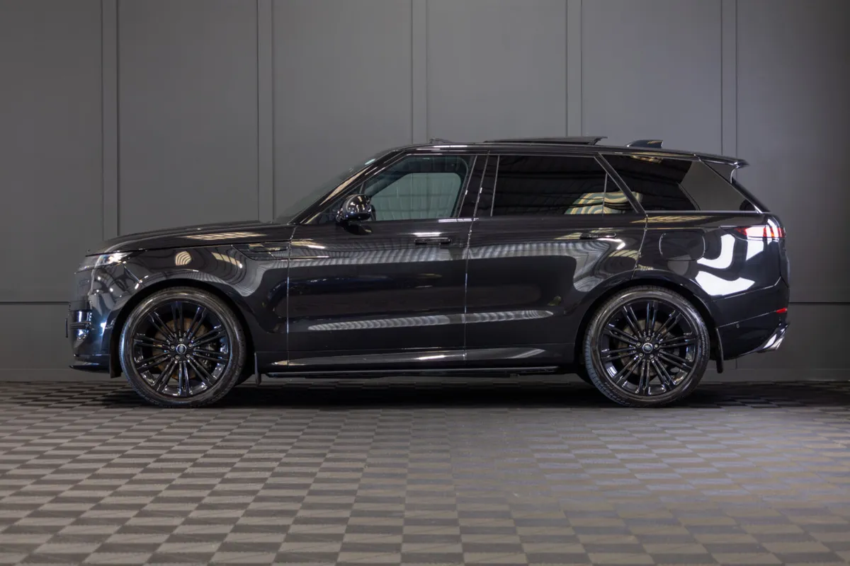 2024 Range Rover Sport P460e Dynamic SE - Image 3