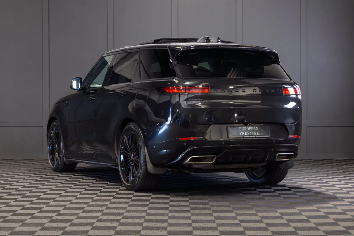 2024 Range Rover Sport P460e Dynamic SE - Image 4