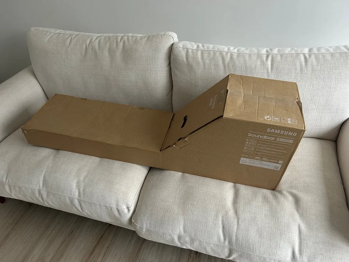 Soundbar and subwoofer - Image 1