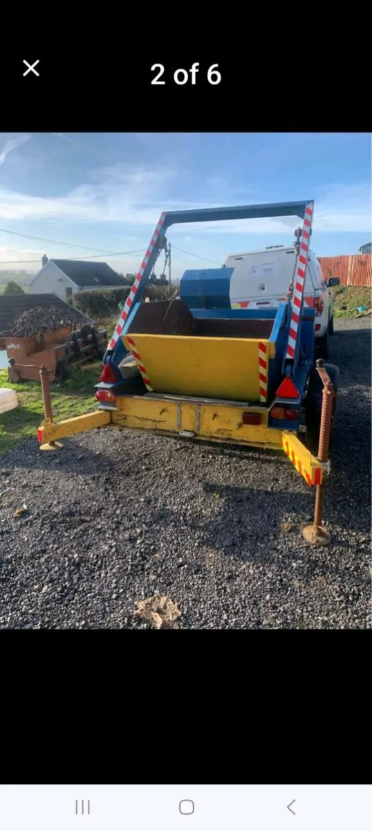 2yrd skip trailer with 3x 2yard skips - Image 2