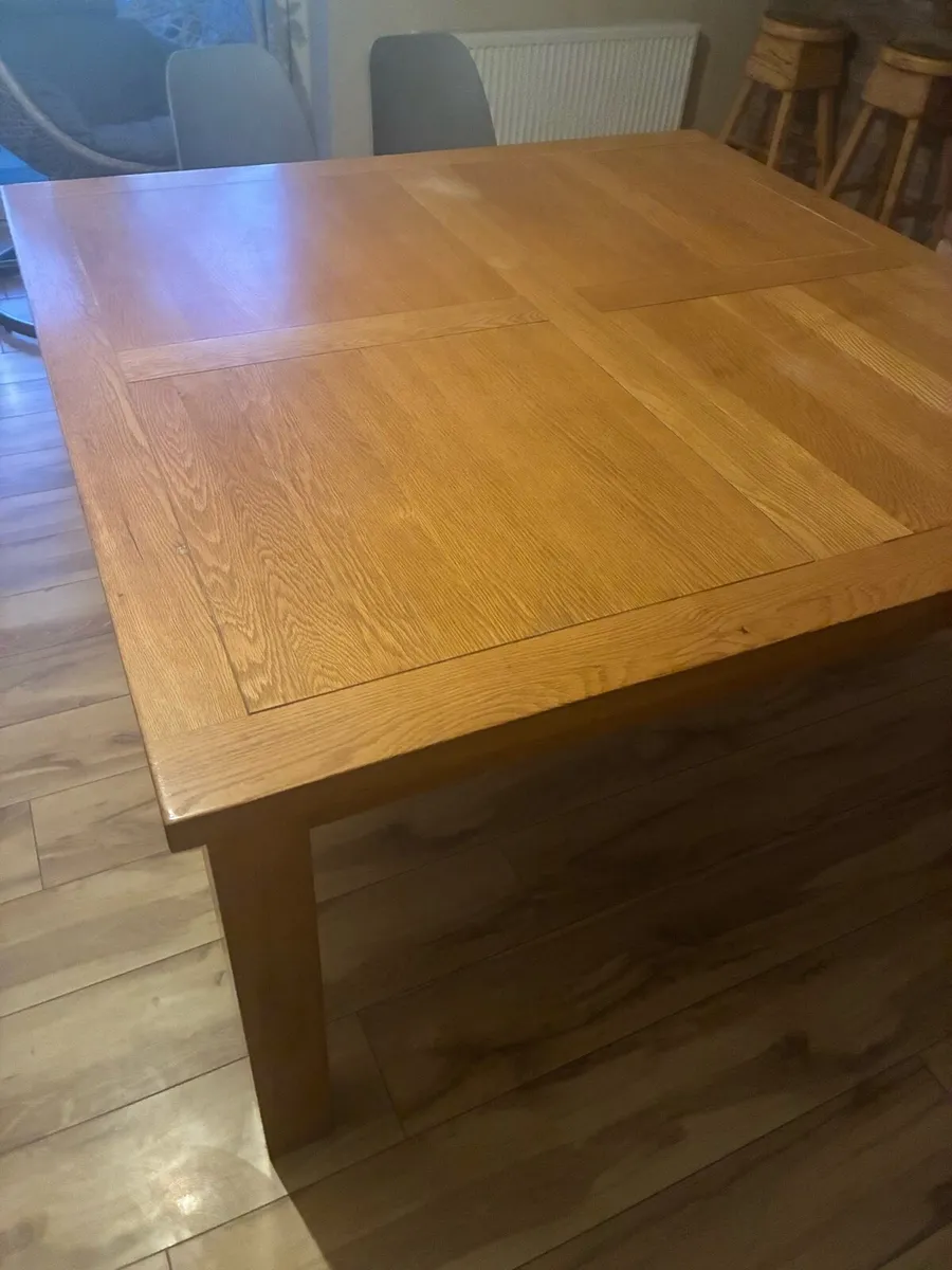 Square oak 8 seater dining table - Image 2