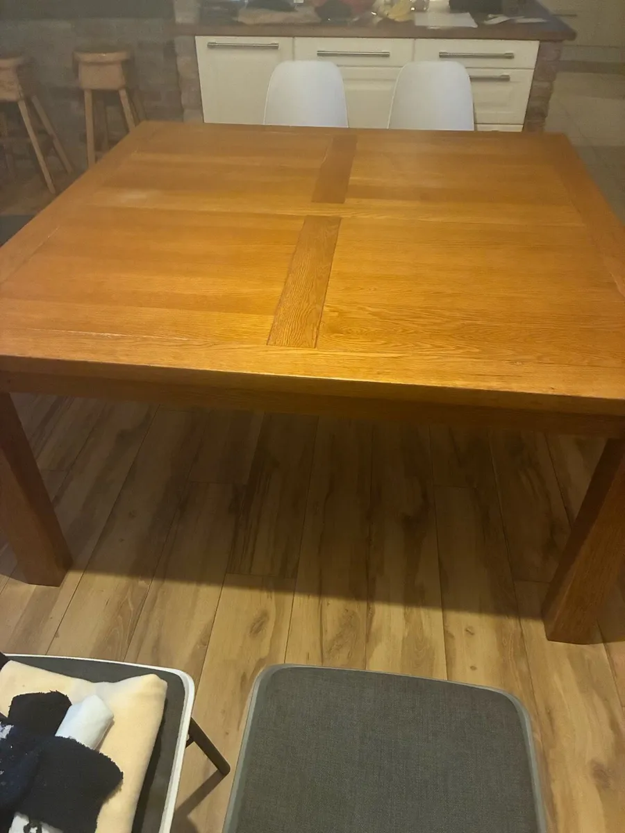 Square oak 8 seater dining table - Image 3