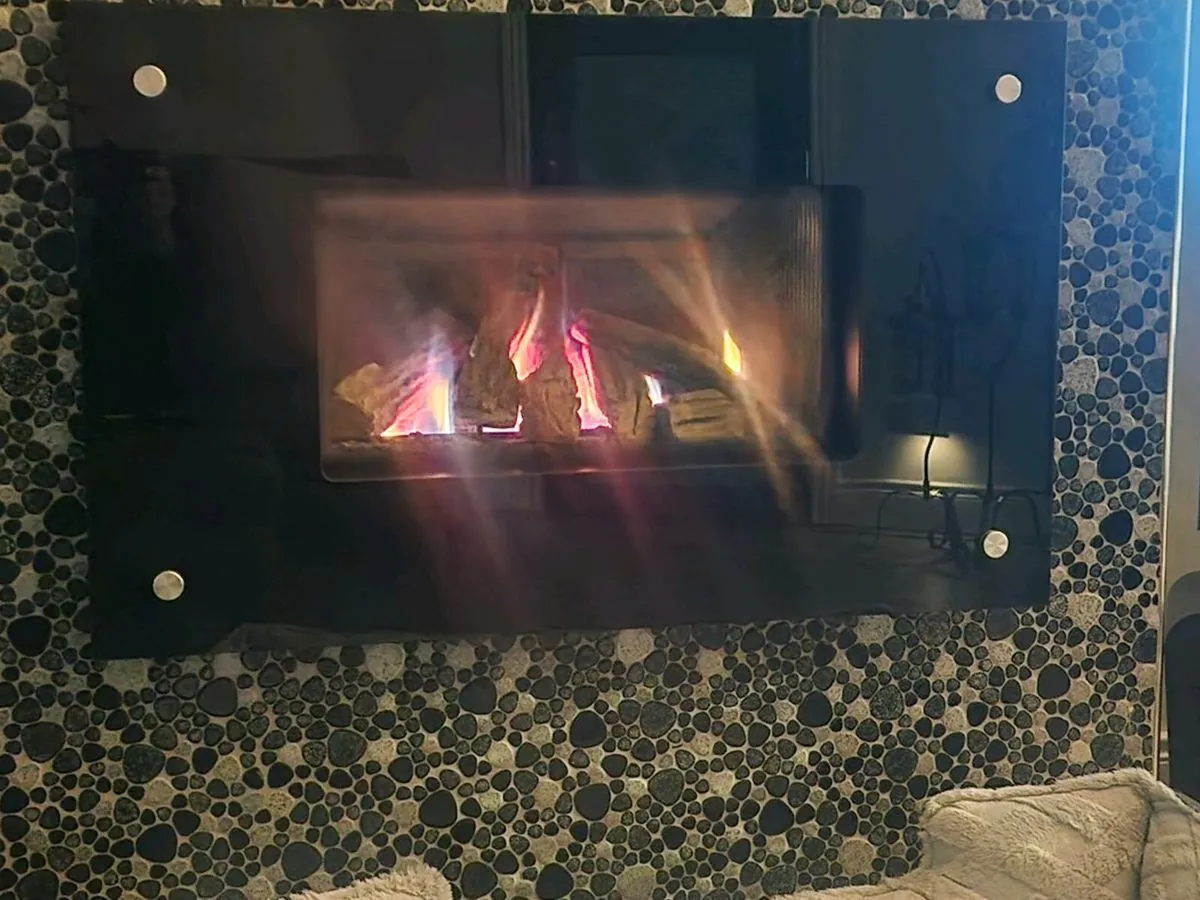 Gas fire - Image 1