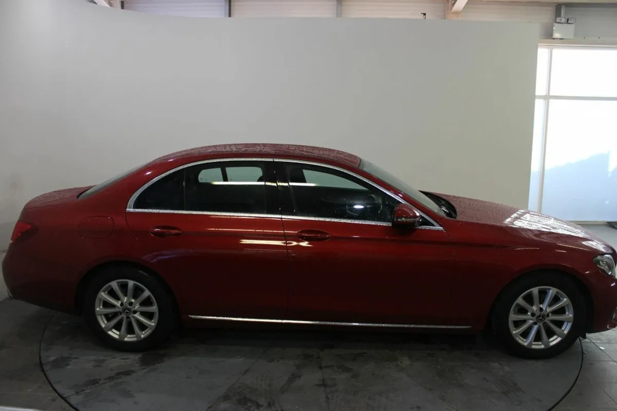 Mercedes-Benz E-Class E 200 D AVANTGARDE A/T - Image 4