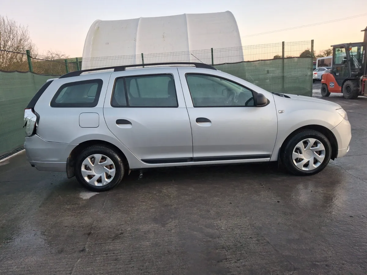 2017 Dacia Logan  Drive Home Light Damage - Image 3