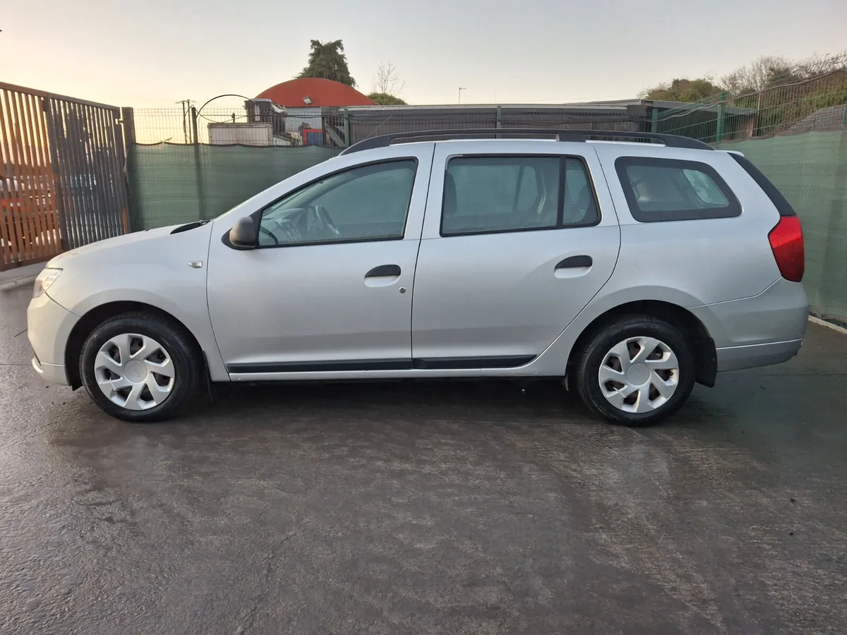 2017 Dacia Logan  Drive Home Light Damage - Image 4