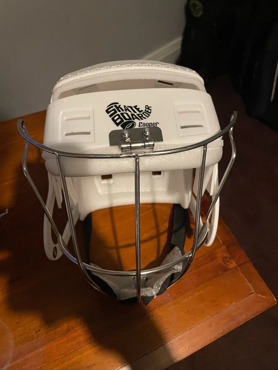 Gola hurling helmet - Image 1