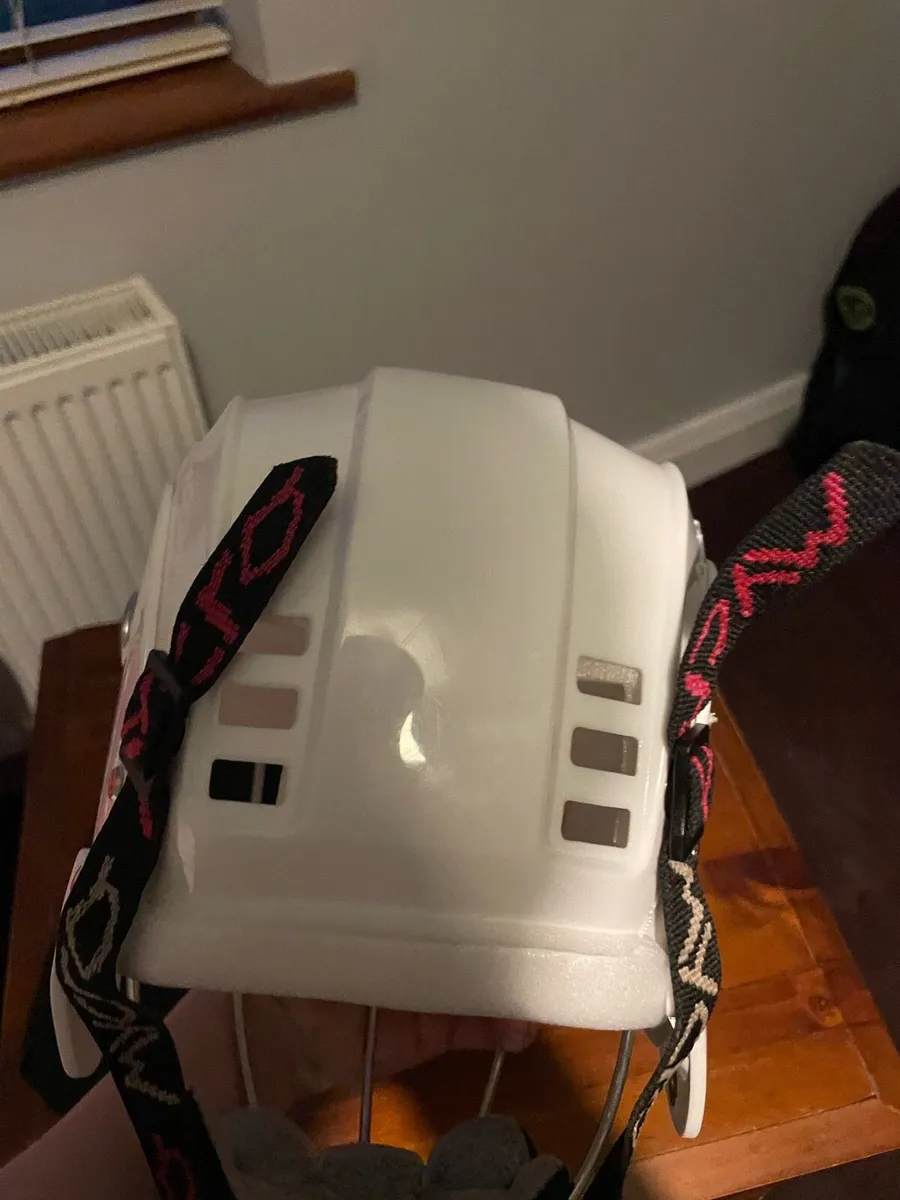 Gola hurling helmet - Image 3