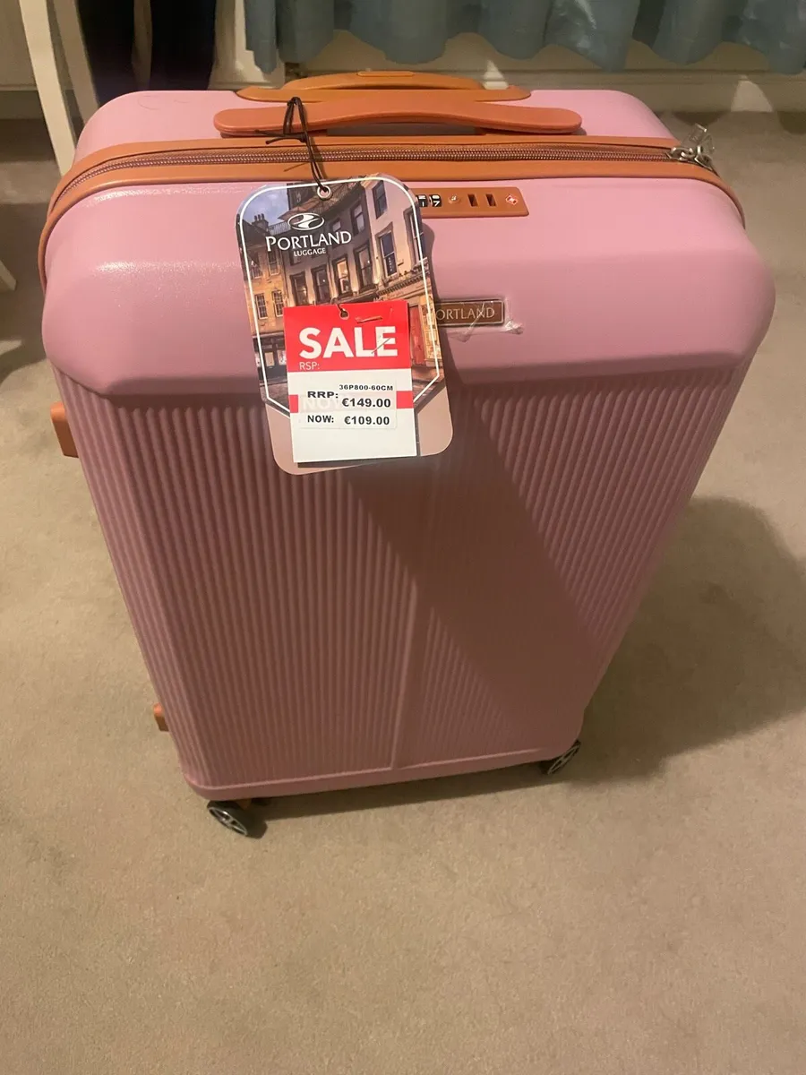 New medium Portland suitcase with tags - Image 1