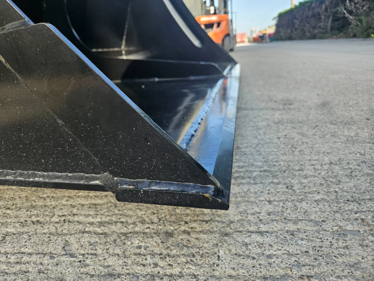 1.6 metre Rhino heavy duty volume buckets - Image 4